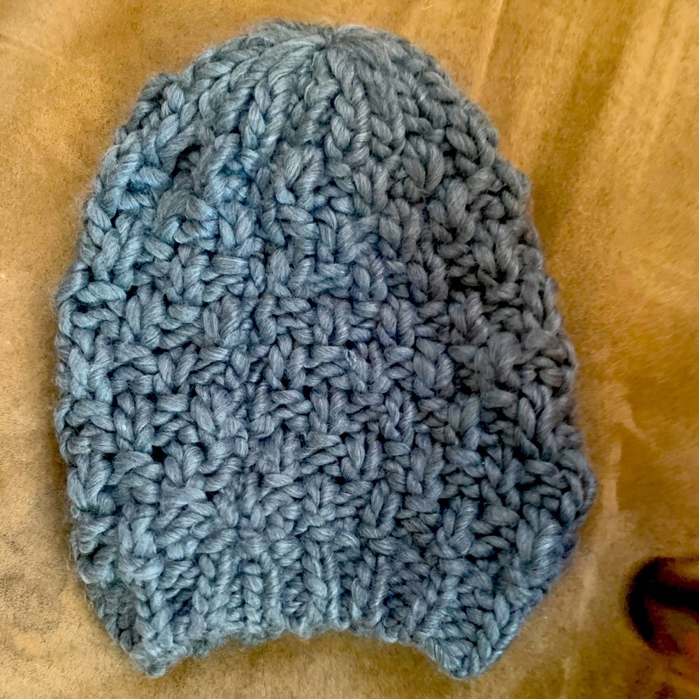 NWOT Women’s old navy gray “slouchy” winter hat OS